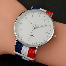 2018 Nowy Dorywczo i Mody Watchband Zegarek Kwarcowy Zegarek z Wielokolorowe Tkaniny Nylonowej Proste Projektant Kobiety Zegar O