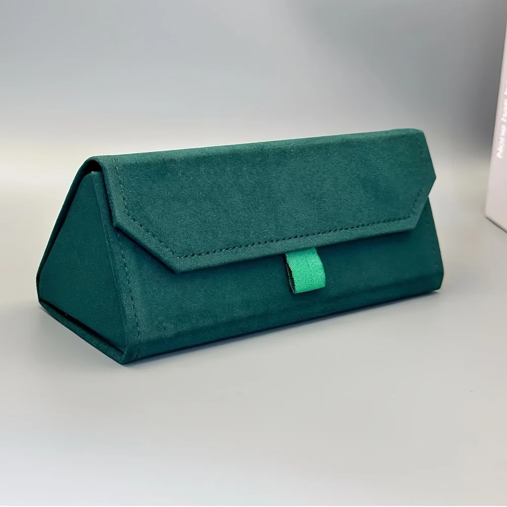 Aksamitne trójkątne etui na okulary – elegancka składana skorupka Zielony