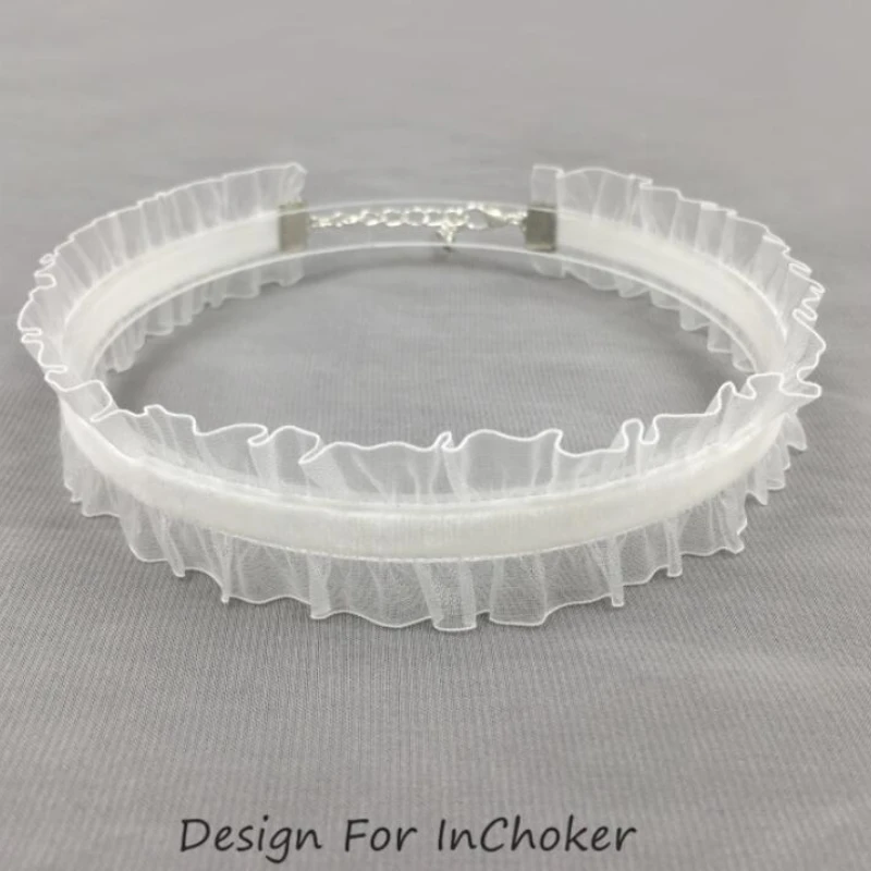 Aksamitny choker koronkowy – naszyjnik kwiatowy na szyję N0482 biały