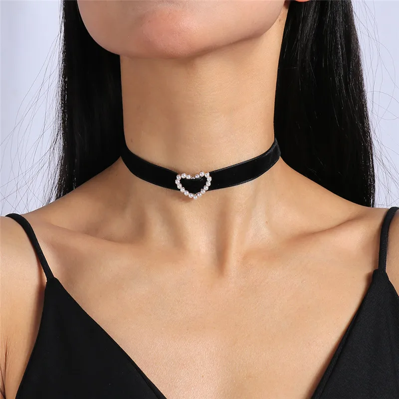 Aksamitny choker naszyjnik z sercem w stylu punk Color 1306