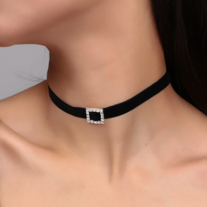 Aksamitny choker naszyjnik z sercem w stylu punk Color 905