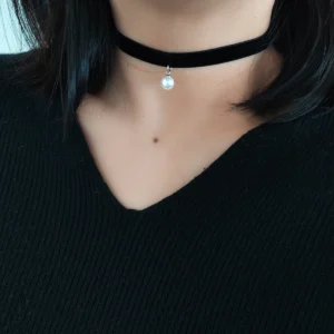 Aksamitny choker z perłą - czarny naszyjnik w stylu vintage Kolor stali