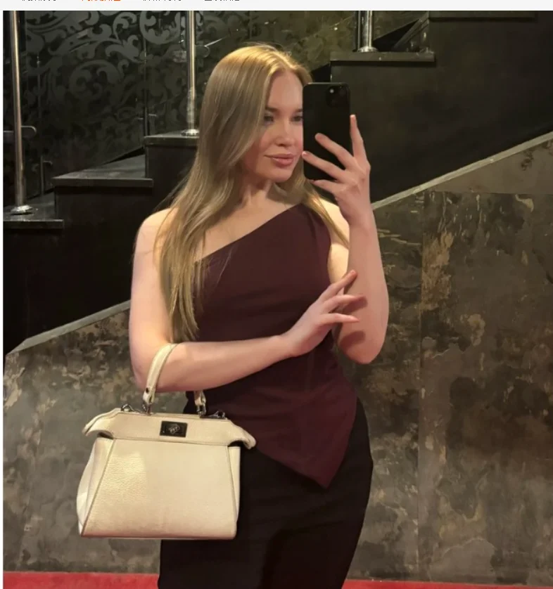 Asymetryczna bluzka damska na jedno ramię Redbrown