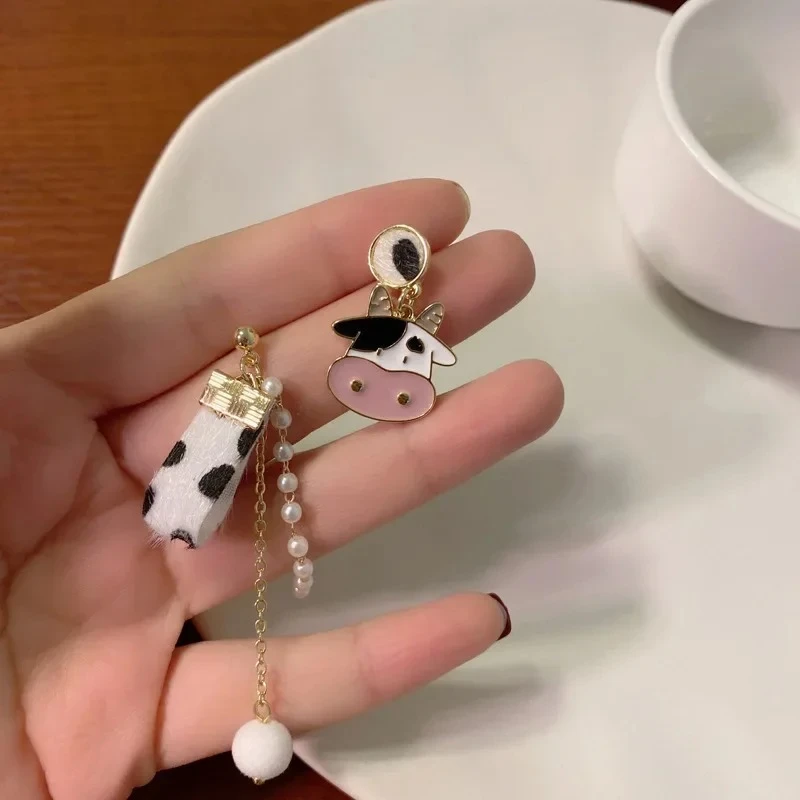 Asymetryczne kolczyki z frędzlem i kotkiem w filiżance kawy Cute cow