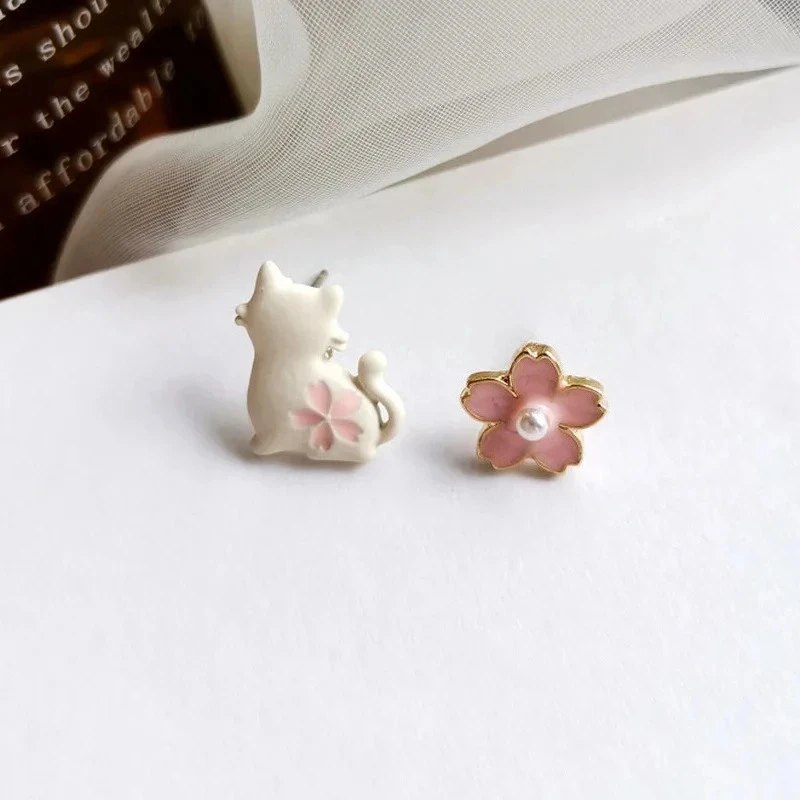 Asymetryczne kolczyki z frędzlem i kotkiem w filiżance kawy Sakura cat