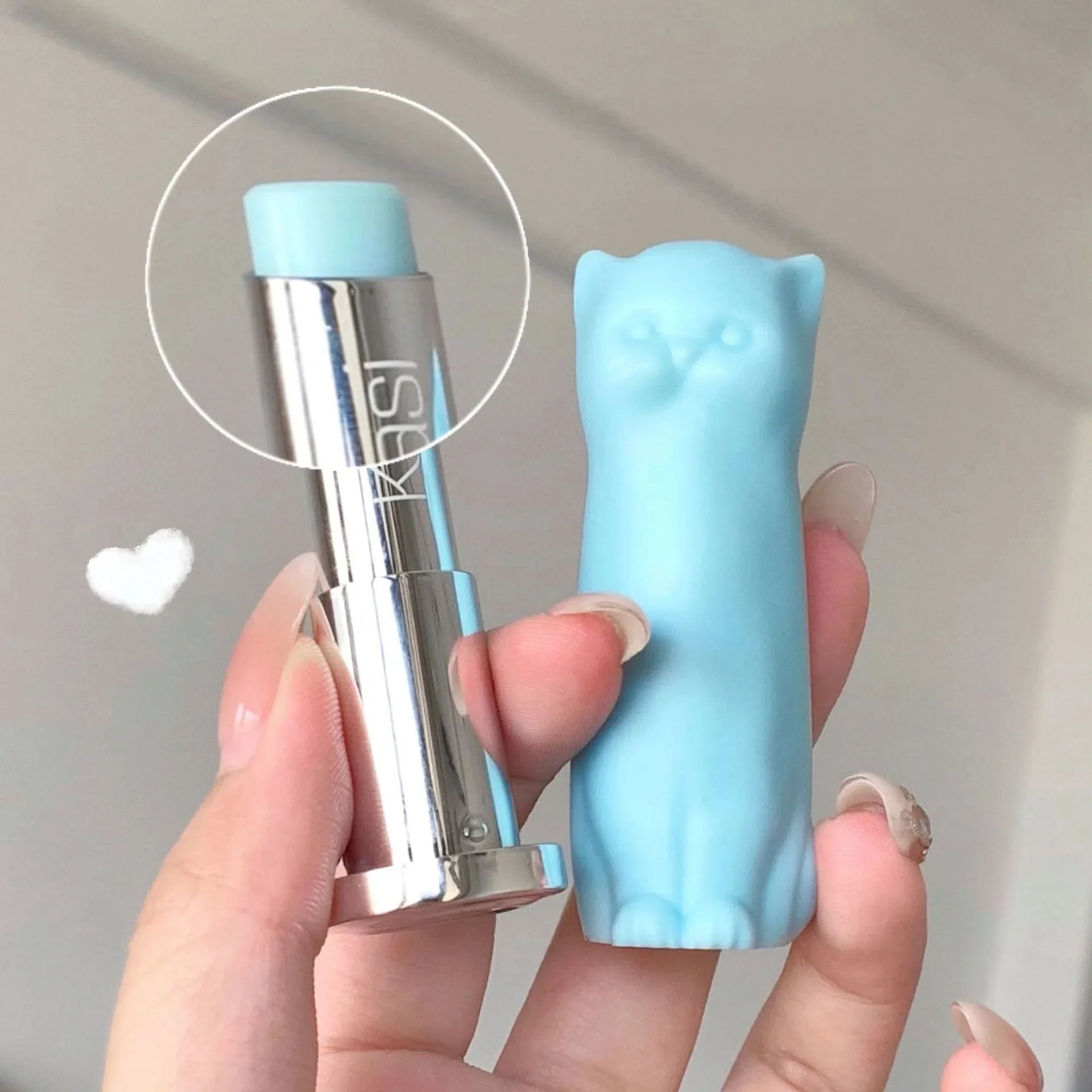 Balsam do ust nawilżający, odżywczy regenerujący lipgloss Jasnoszary