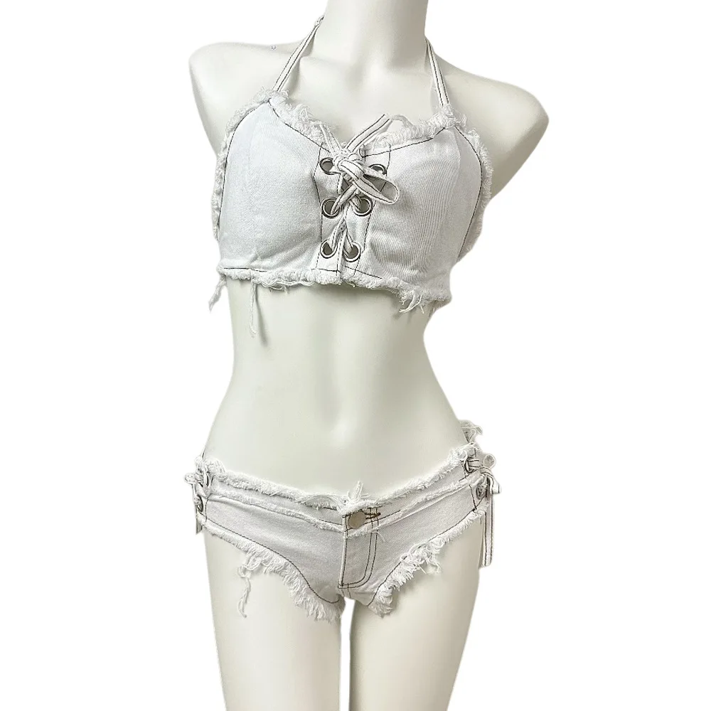 Bandażowe bikini z jeansowymi szortami plażowymi Biały