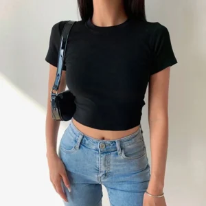 Bawełniany crop t-shirt damski — casualowy basic w czerni i bieli Czarny