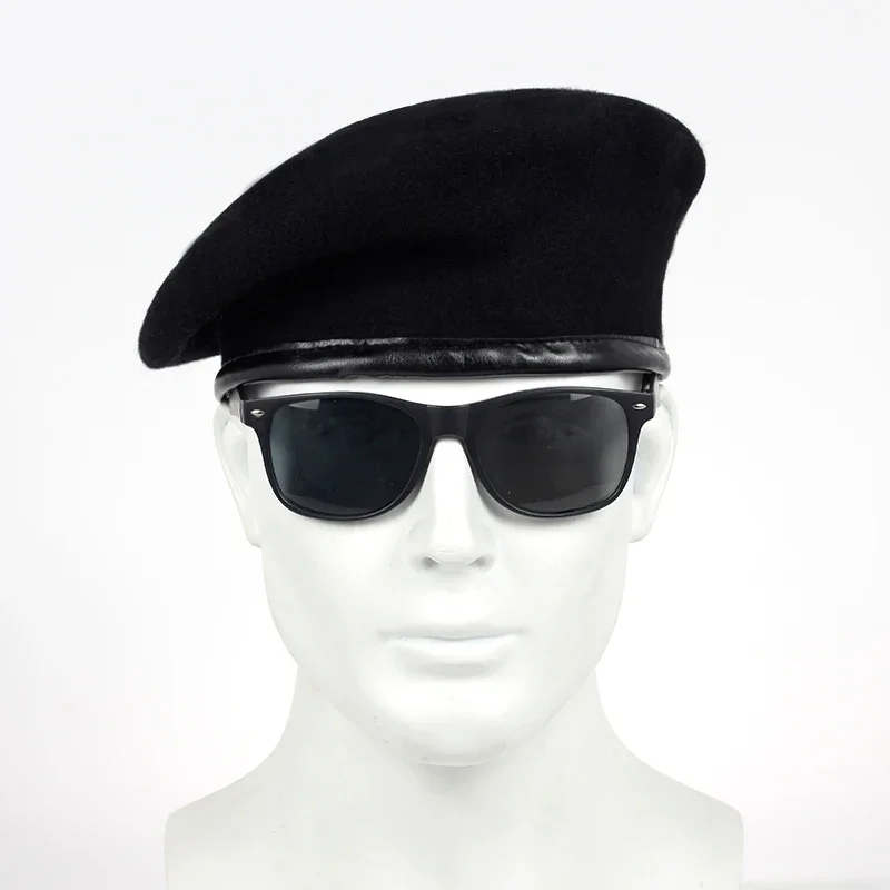 Beret damski na jesień i zimę Czarny