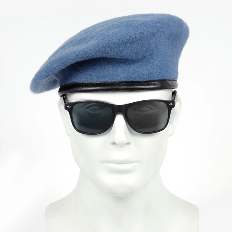Beret damski na jesień i zimę Błękitny