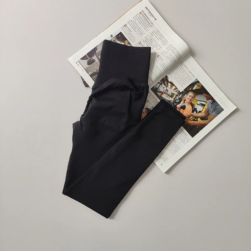 Bezszwowe legginsy do jogi z wysokim stanem push-up Czarny