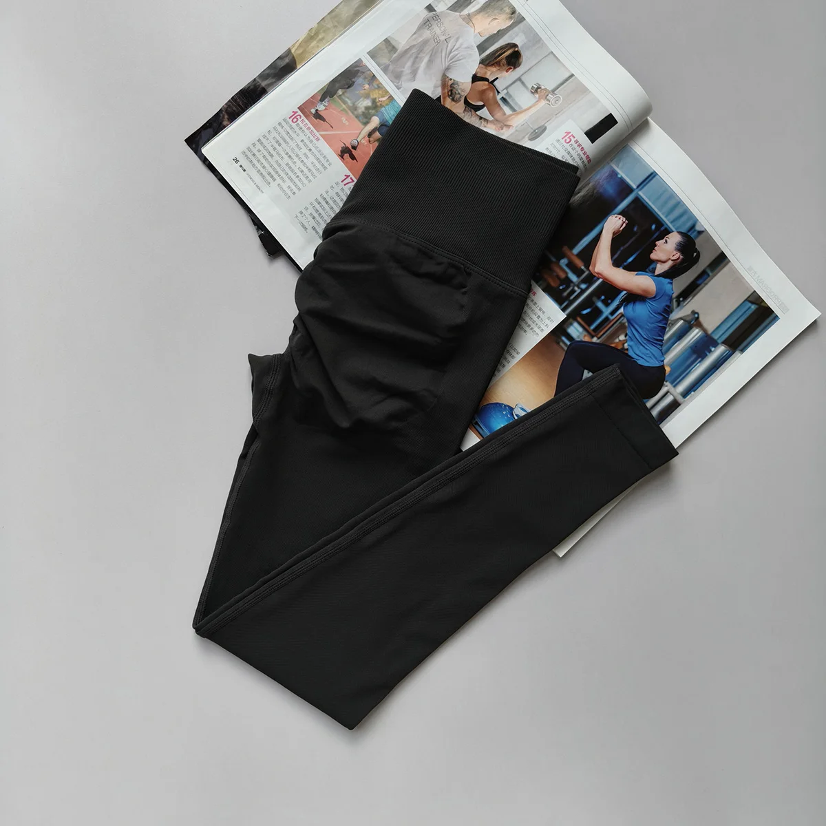 Bezszwowe legginsy z wysokim stanem, modelujące push-up Czarny