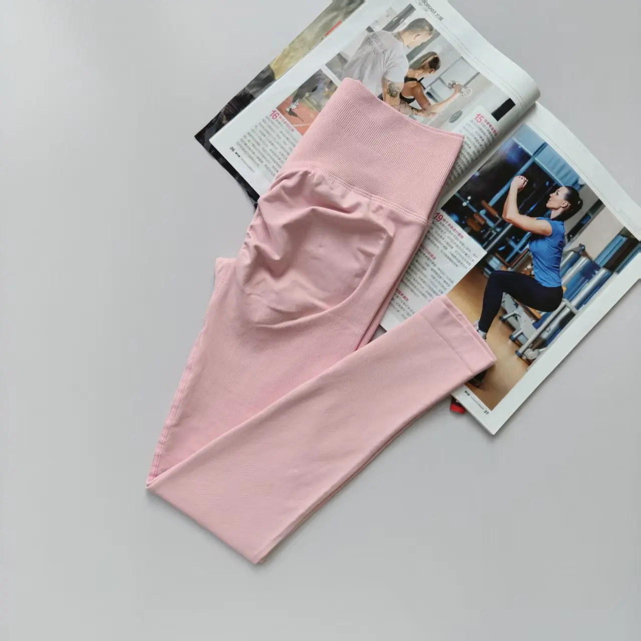 Bezszwowe legginsy z wysokim stanem unoszące pośladki Ligthpink
