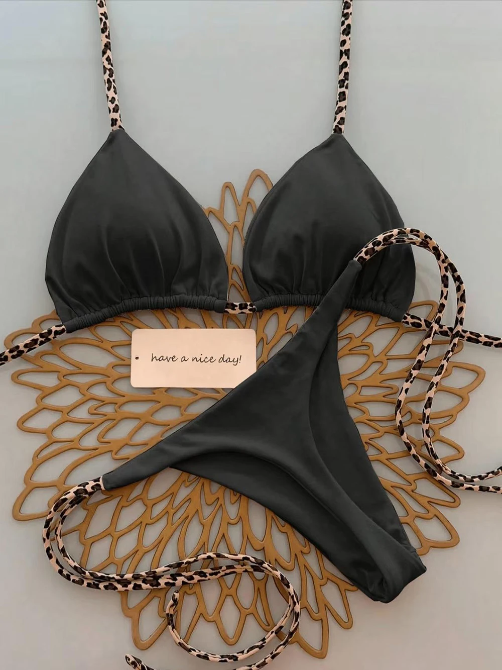 Damski strój kąpielowy bikini z wiązaniem i stringami Style a