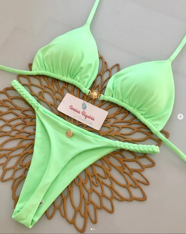 Seksowne bikini z koronkowym topem wiązanym na szyi i stringami Jasny zielony