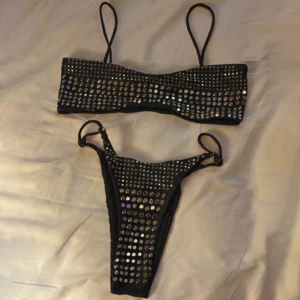 Damskie bikini push-up zdobione cyrkoniami z regulacją Bikini2