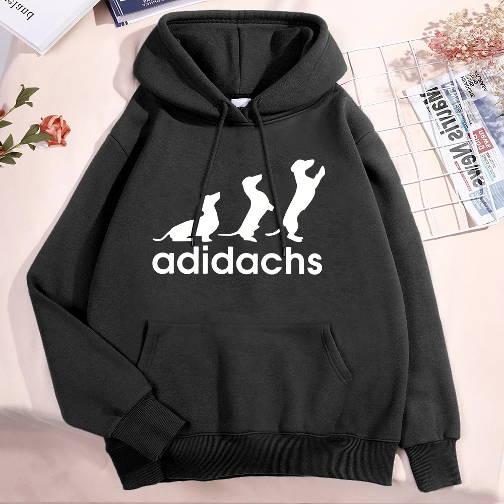 Bluza z kapturem z jamnikiem – unisex, z polarem w środku Czarny