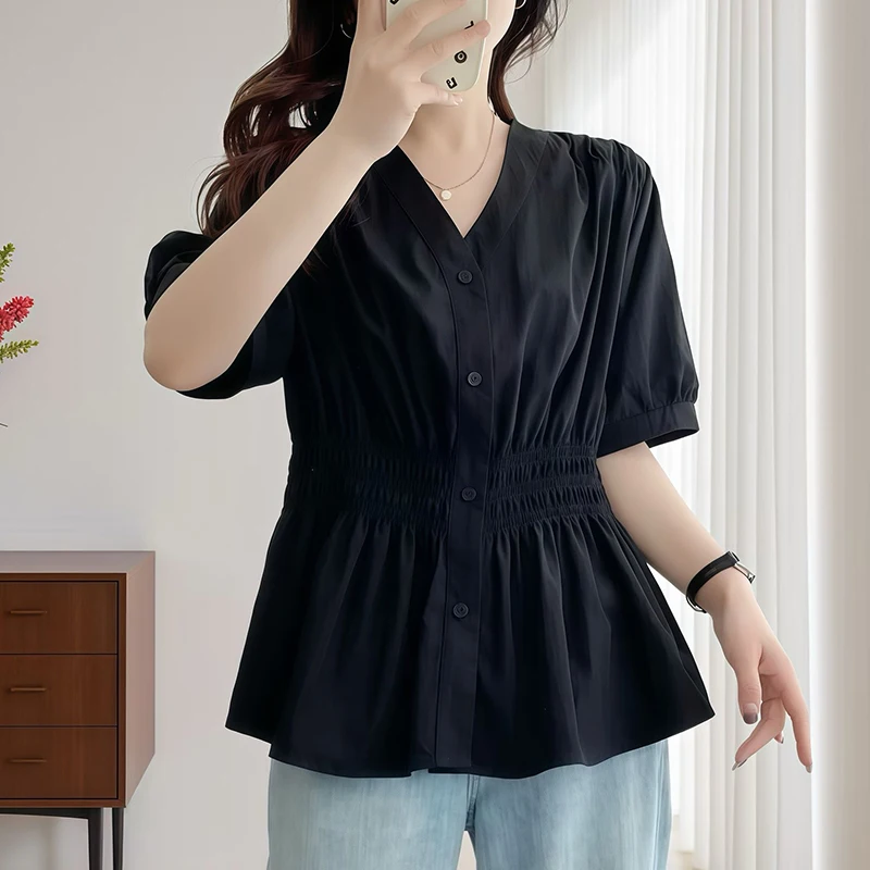 Bluzka plus size z dekoltem V i elastyczną gumką Czarny