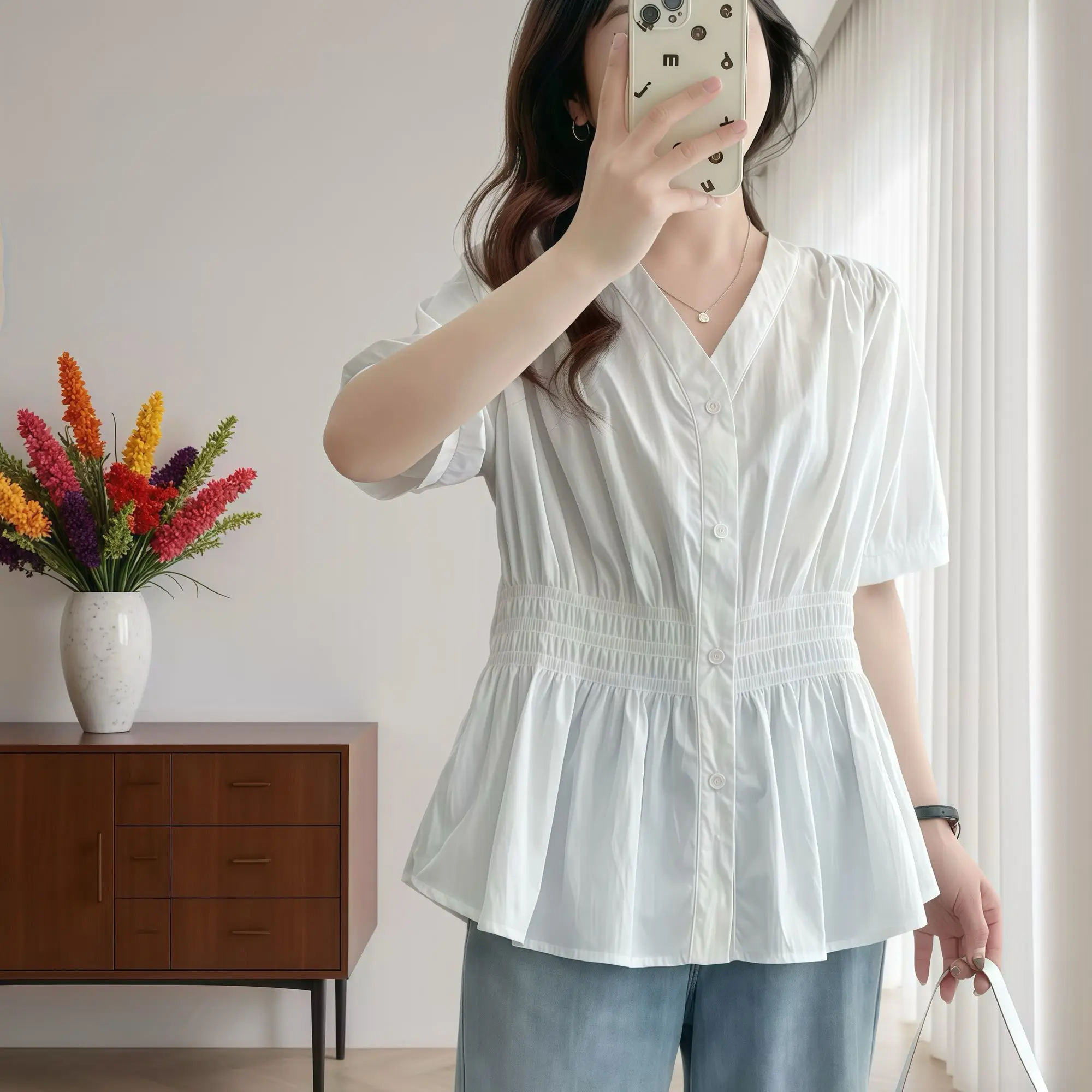 Bluzka plus size z dekoltem V i elastyczną gumką Biały