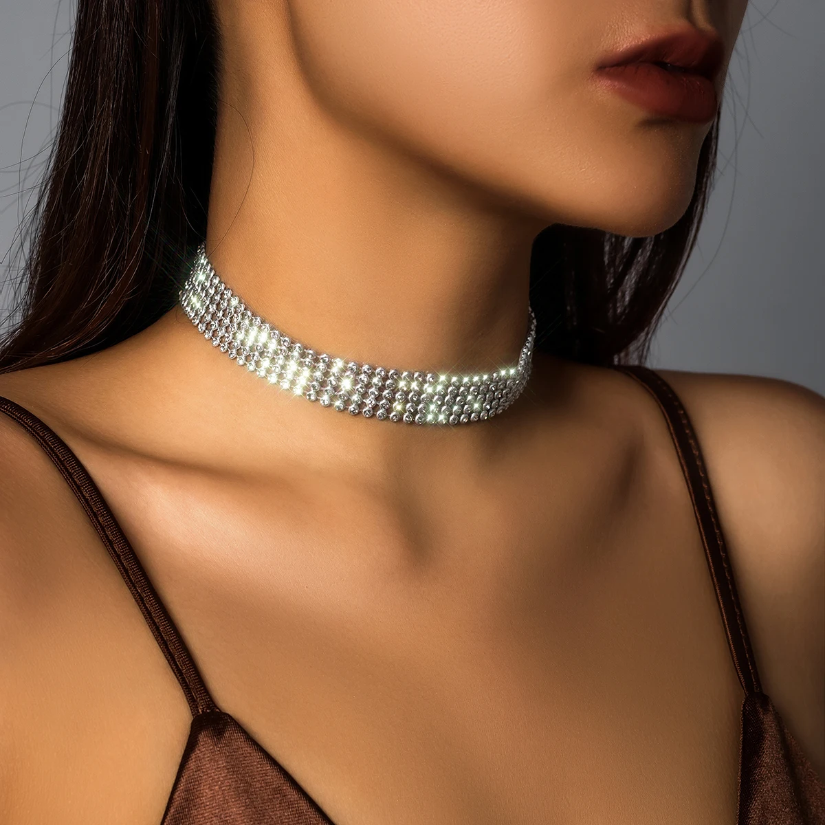 Błyszcząca choker z kryształkami – szeroka opaska na szyję 1. wide