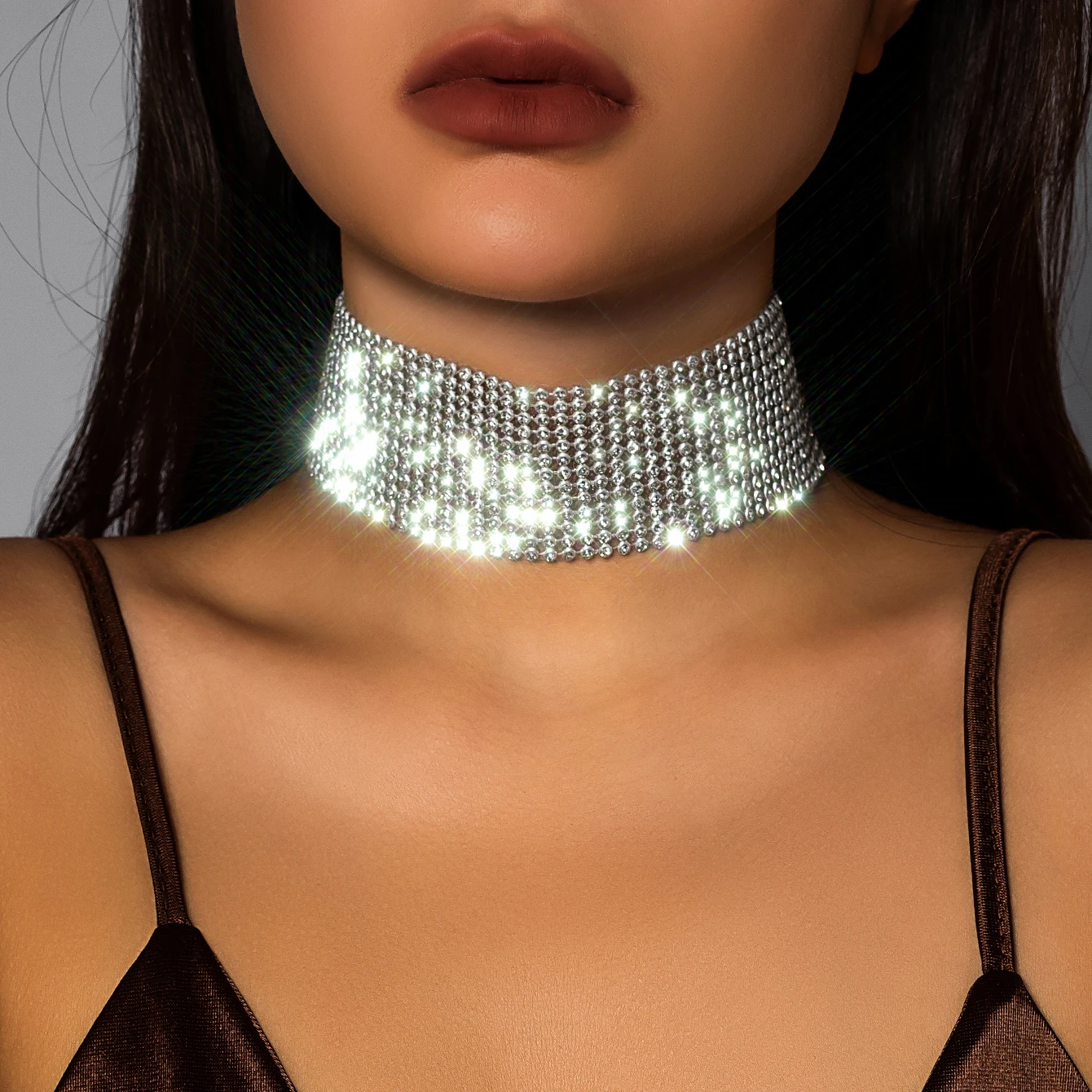 Błyszcząca choker z kryształkami – szeroka opaska na szyję Wide