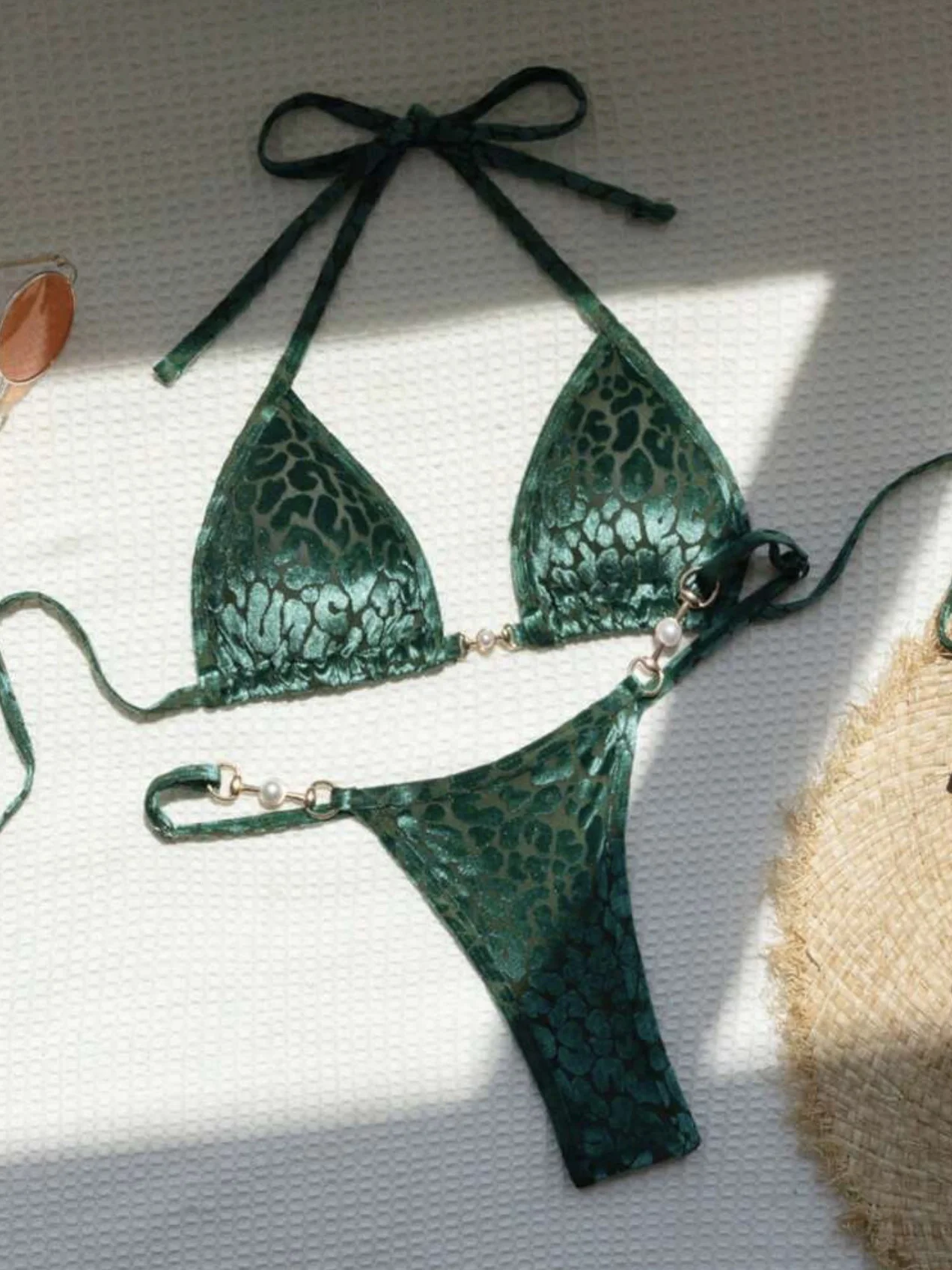Błyszczące mikro bikini damskie z perełkami Zielony