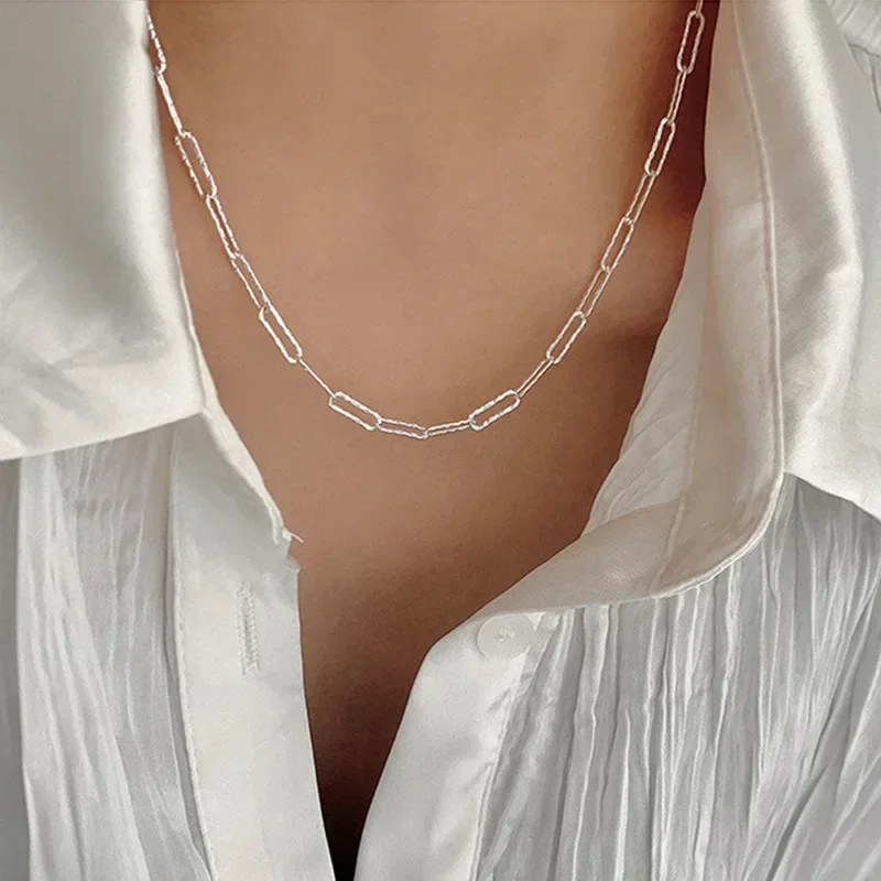Błyszczący naszyjnik choker srebrny – cienki łańcuszek na szyję 77536