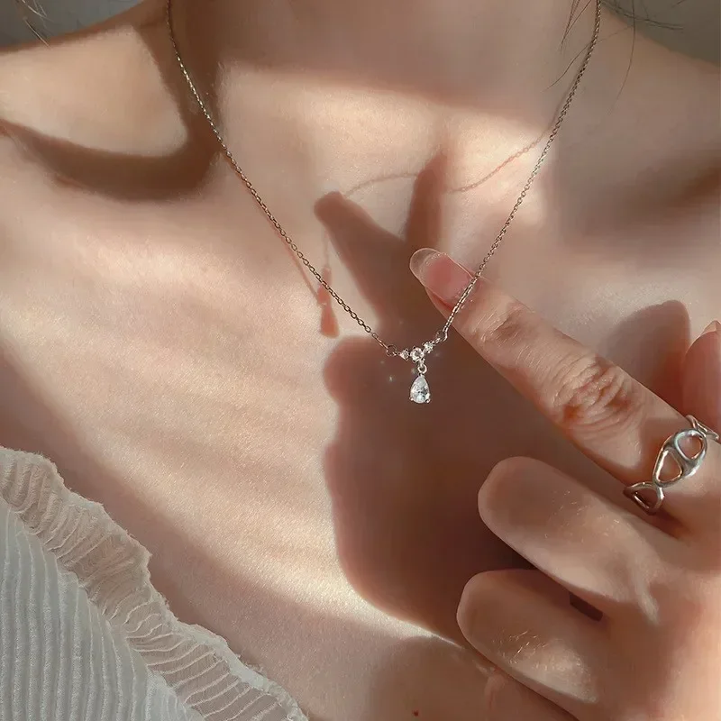 Błyszczący naszyjnik choker srebrny – cienki łańcuszek na szyję 77537