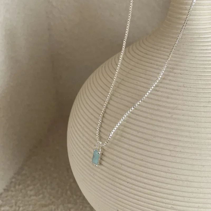 Błyszczący naszyjnik choker srebrny – cienki łańcuszek na szyję 77608