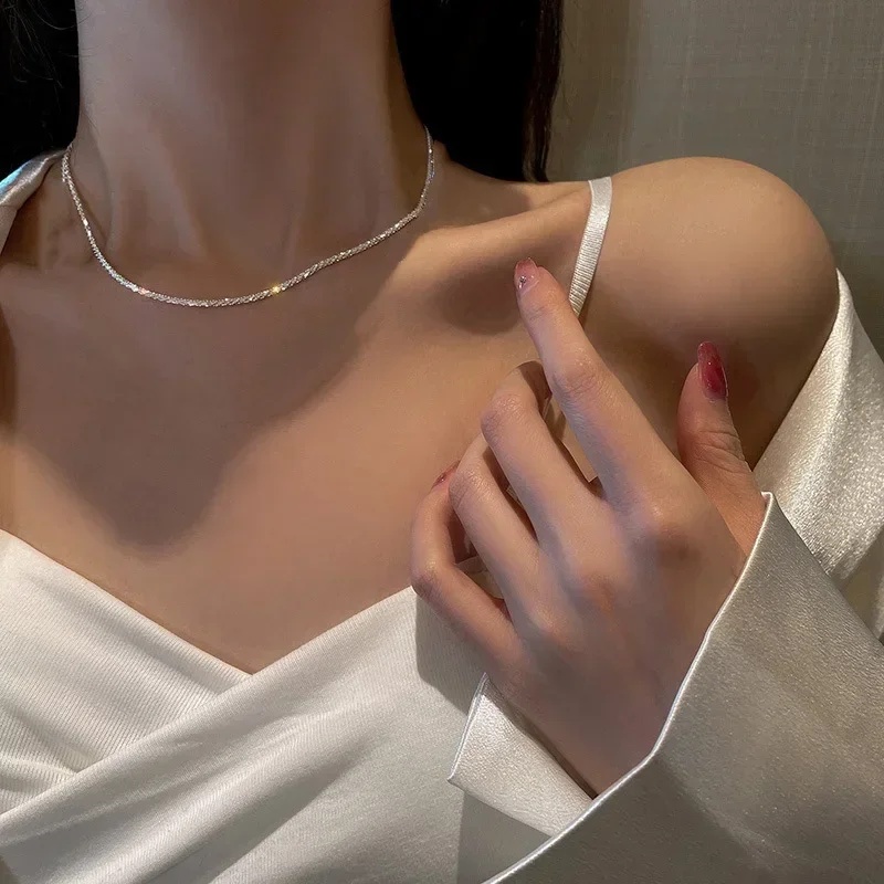 Błyszczący naszyjnik choker srebrny – cienki łańcuszek na szyję 77610