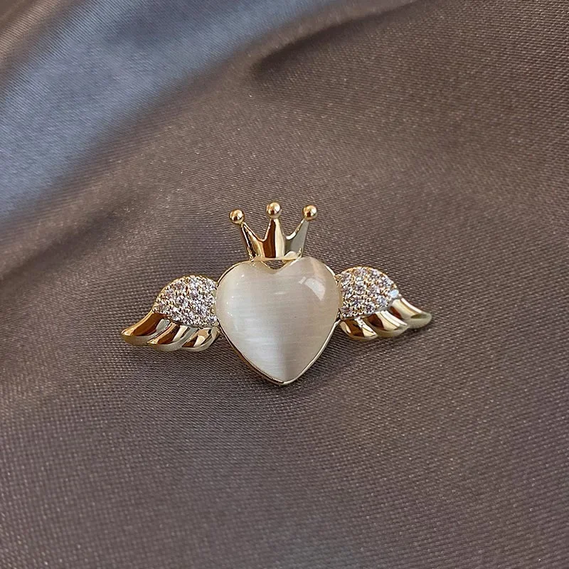 Broszka dekoracyjna mini – metalowe przypinki do ubrań i swetrów Heart wings