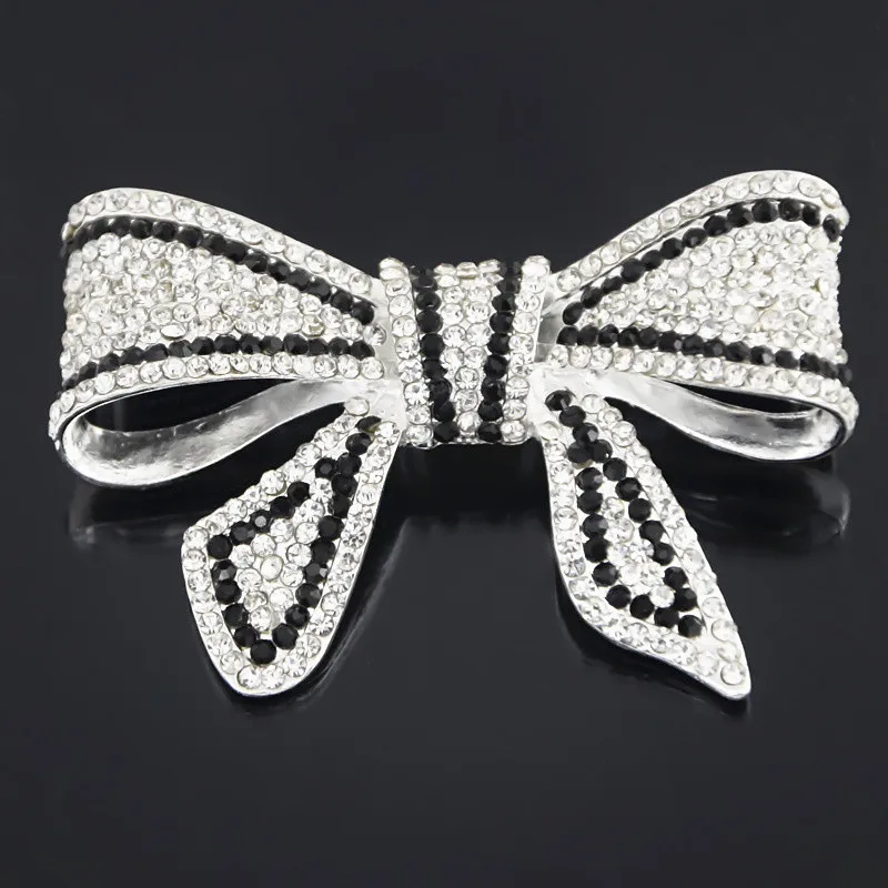 Broszka perłowa z kokardką elegancka do swetra i płaszcza B6 3 6437
