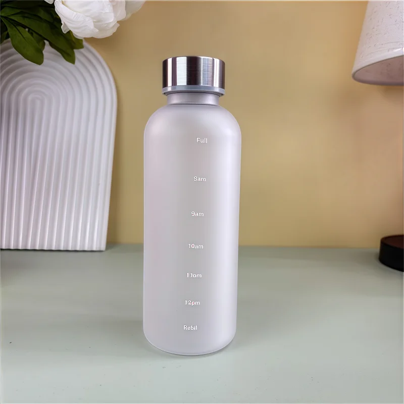Butelka motywacyjna 550 ml z oznacznikiem czasu, matowa, bez BPA Biały