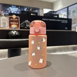 Butelka na wodę dla dzieci ze słomką 550 ml z kotem Jasnożółty