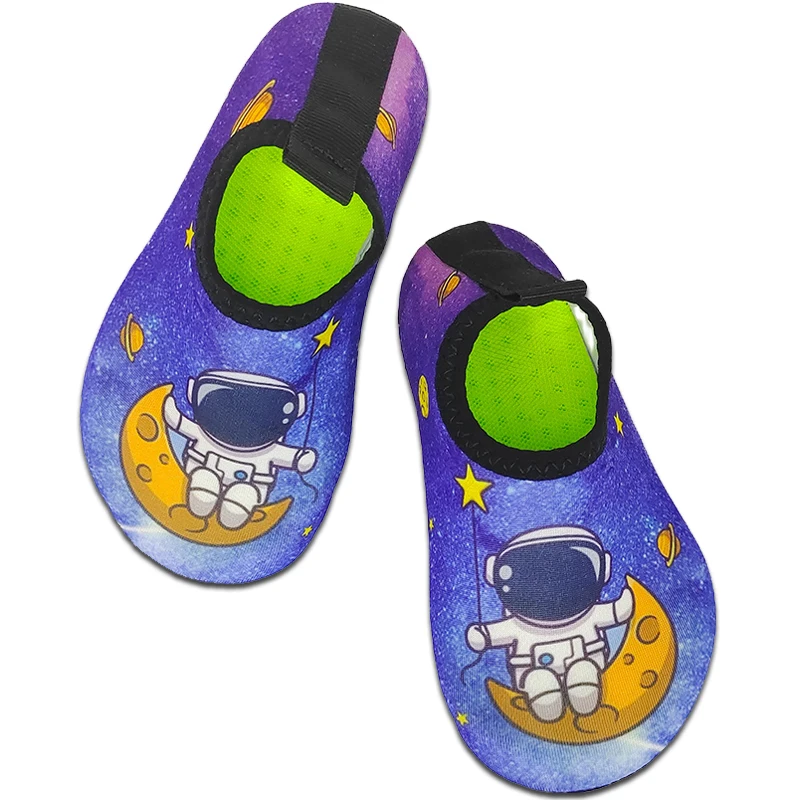 Dziecięce buty do wody do pływania i na basen 10 as shown