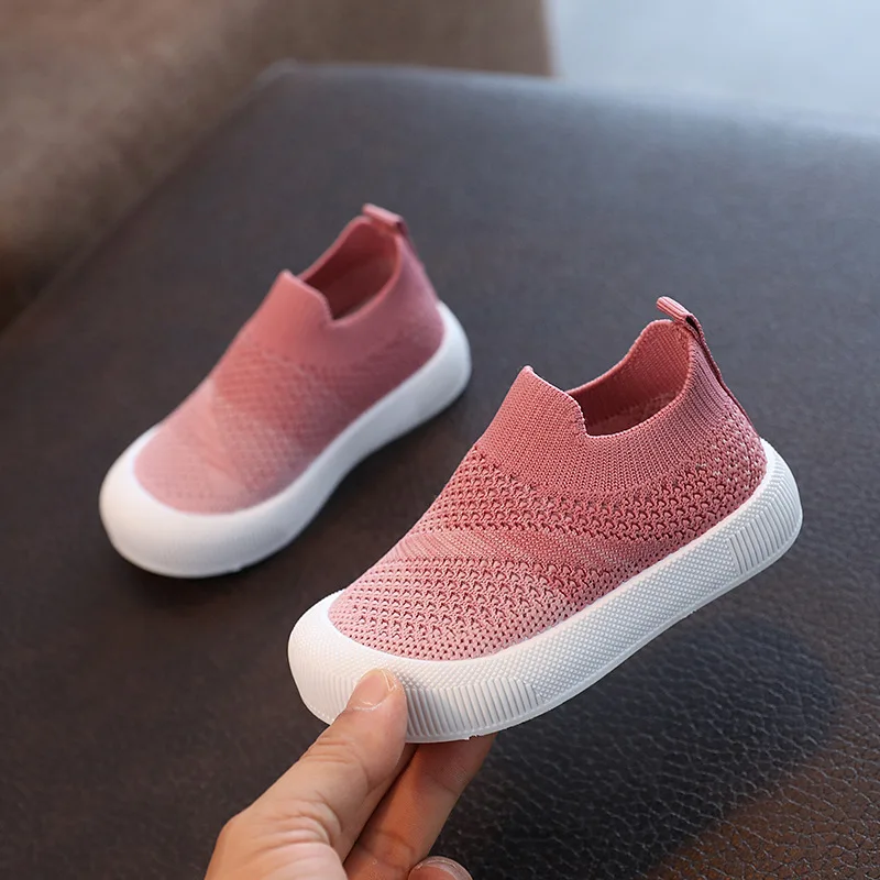 Buty dziecięce wsuwane z oddychającej siateczki Różowy