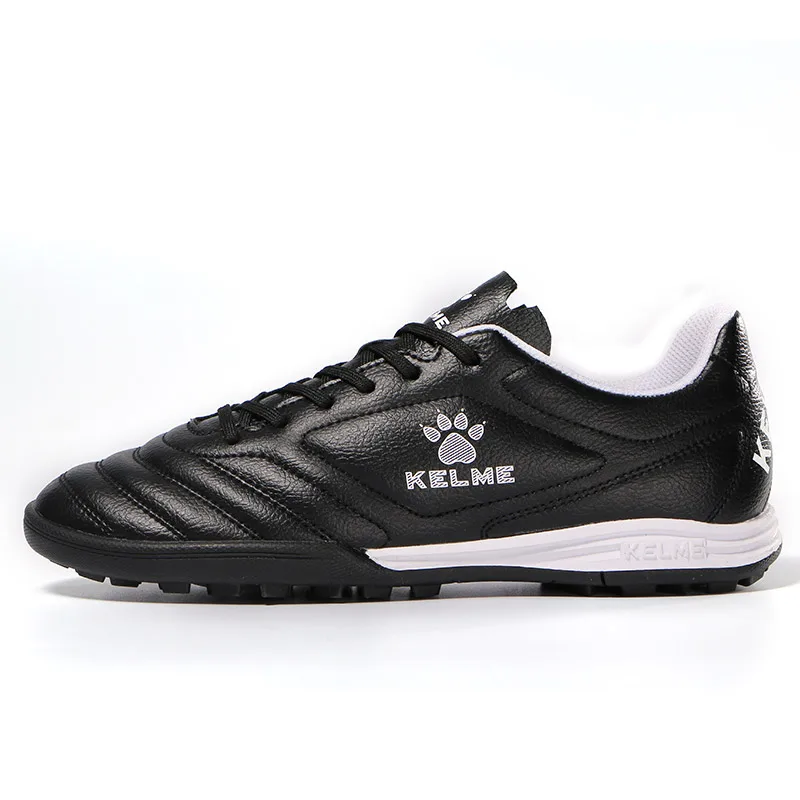 Buty piłkarskie Kelme z antypoślizgową podeszwą TF Czarny