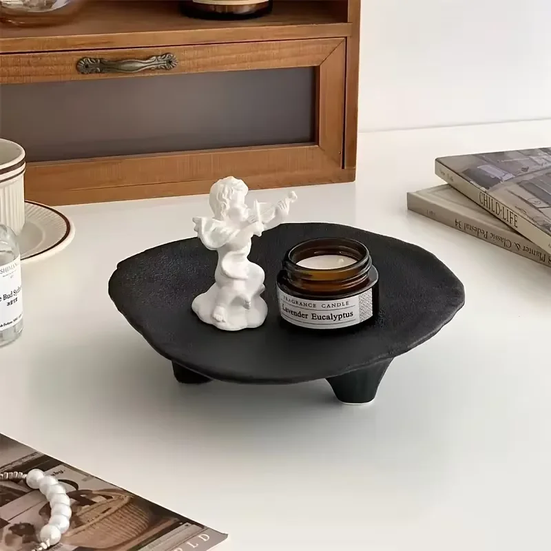 Ceramiczna taca na biżuterię na trzech nogach – owalna Czarny