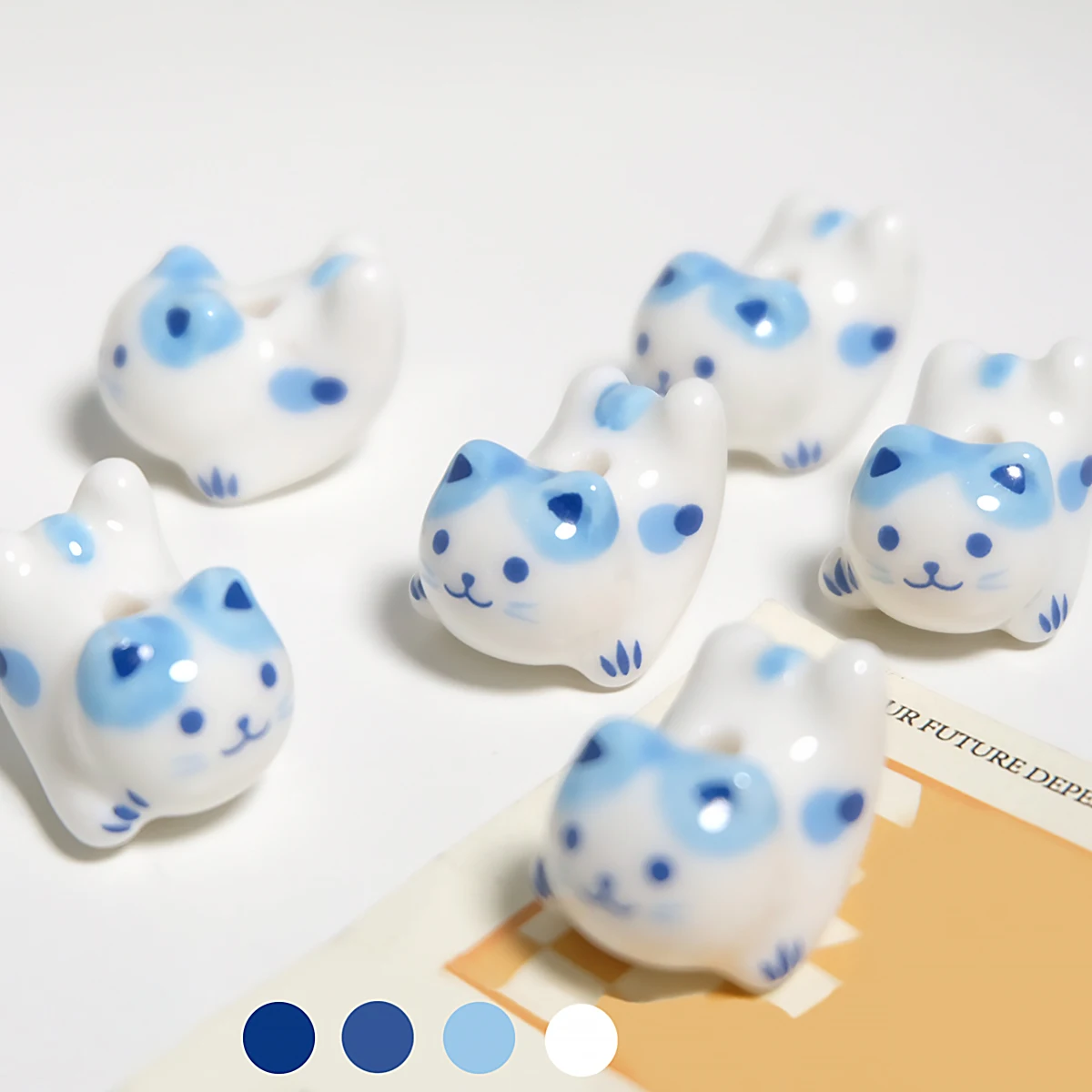 Ceramiczne koraliki kot na szczęście - 4 sztuki, ręcznie malowane 6