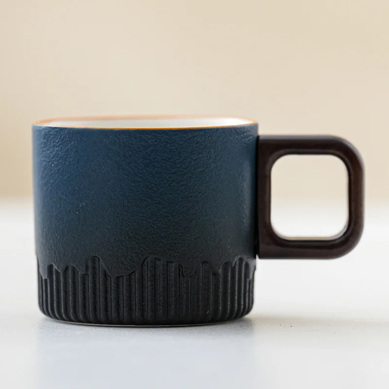 Ceramiczny kubek vintage z drewnianym uchwytem, mały Czerwony