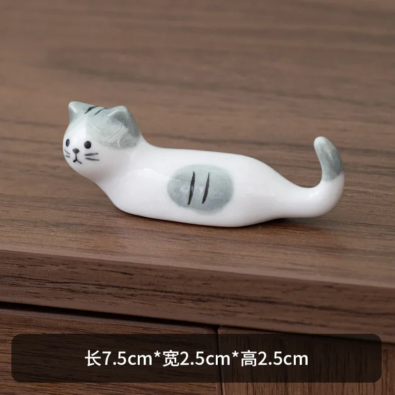 Ceramiczny uchwyt na pałeczki Kot śliwka
