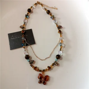 Choker boho z koralików z zawieszką motyl i opal 2
