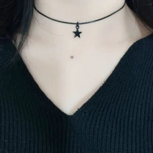 Choker z czarną gwiazdą — minimalistyczny naszyjnik damski Kolor stali