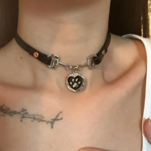 Choker gotycki z pazurem kota, czaszką i kluczem - styl punk 01