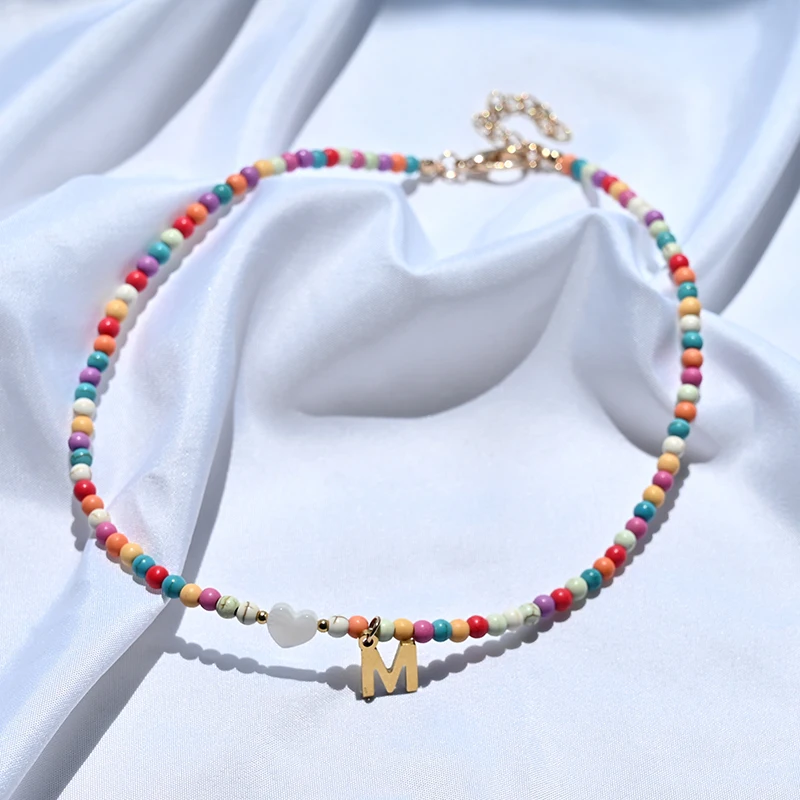 Choker z kolorowych koralików z literką i serduszkiem — styl boho Ky0812 multi