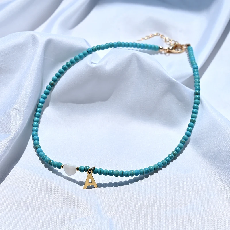 Choker z kolorowych koralików z literką i serduszkiem — styl boho Ky0812 niebieski