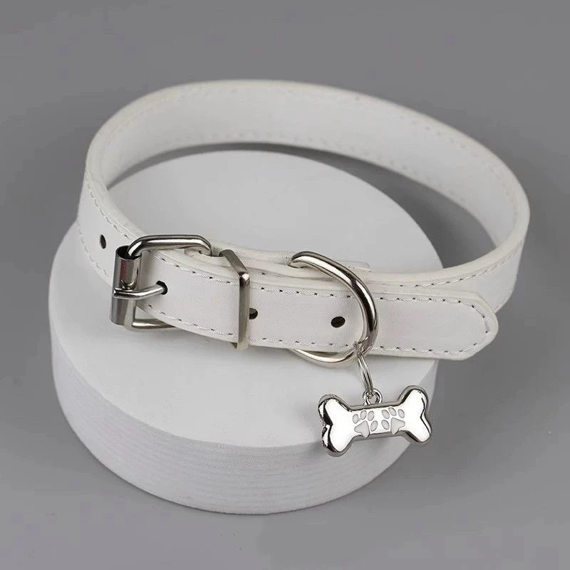 Naszyjnik choker ze skóry PU z zawieszkami łapka i kość Biały