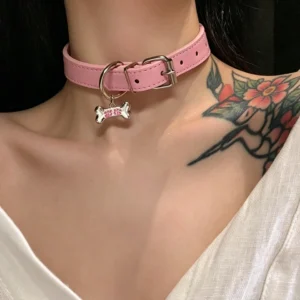 Choker Y2K z eko skóry z zawieszką kość i pazur Biały