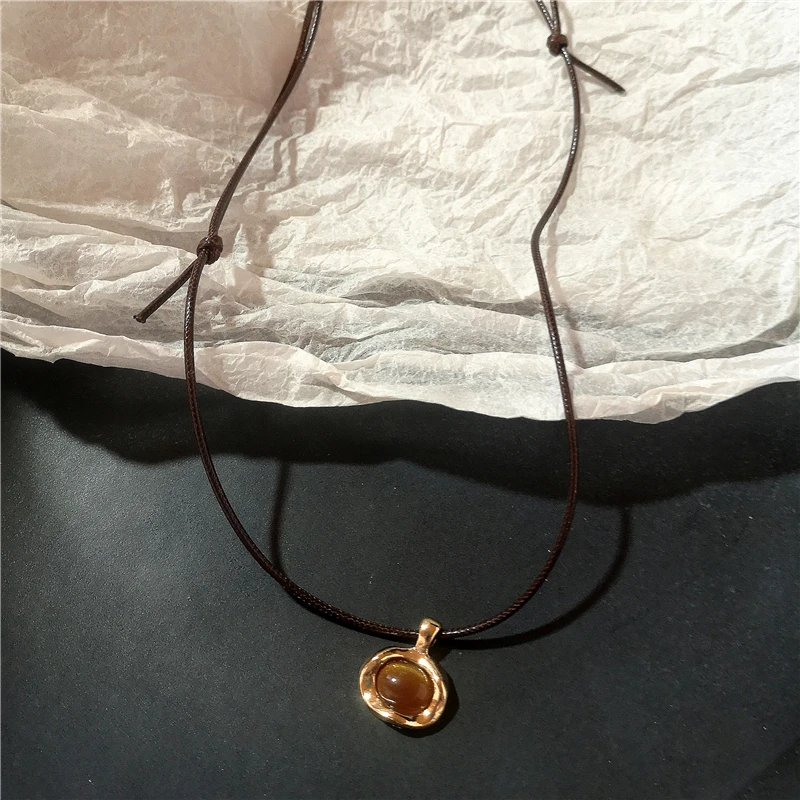 Choker z kamieniem na rzemyku PU - naszyjnik grunge 7