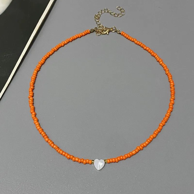 Choker z kolorowych koralików z sercem dla dziewczynki F
